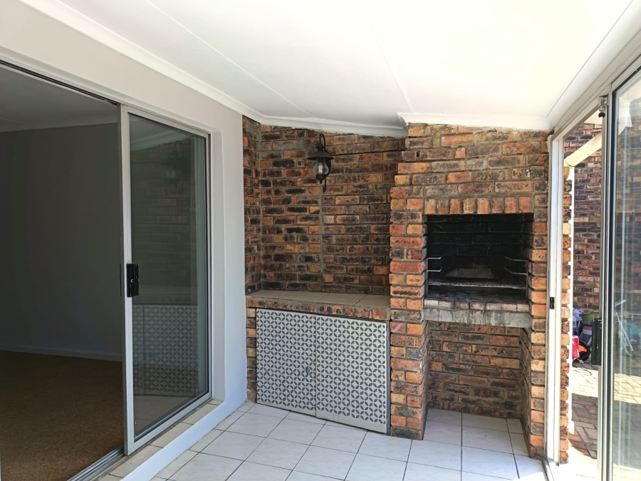 To Let 3 Bedroom Property for Rent in Jeffreys Bay Central Eastern Cape